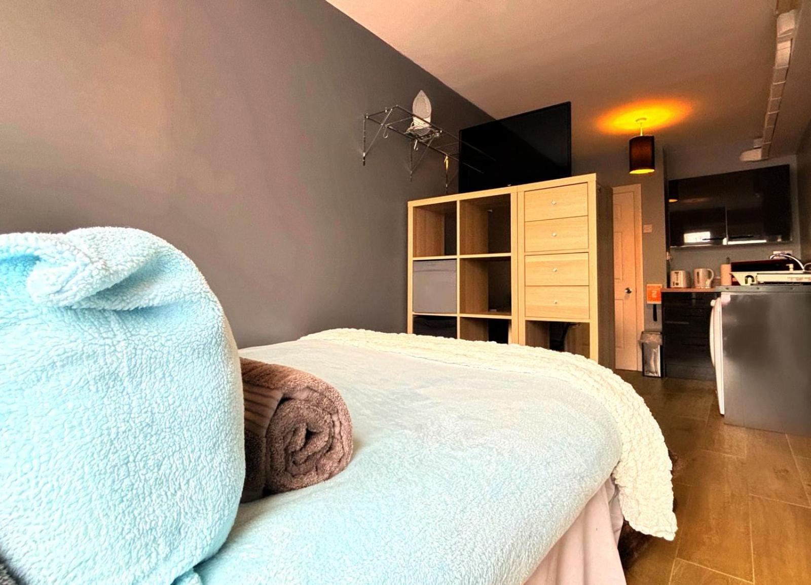 Shirley Apartments, Cozy Studio, Self Check In, 10 Min Drive To City Centre, Walking To Redbridge Train Station Southampton Eksteriør billede