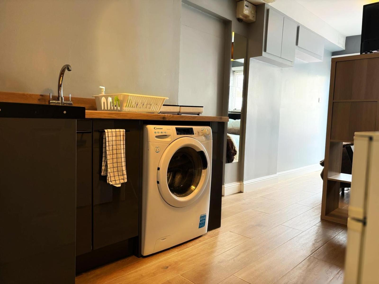 Shirley Apartments, Cozy Studio, Self Check In, 10 Min Drive To City Centre, Walking To Redbridge Train Station Southampton Eksteriør billede