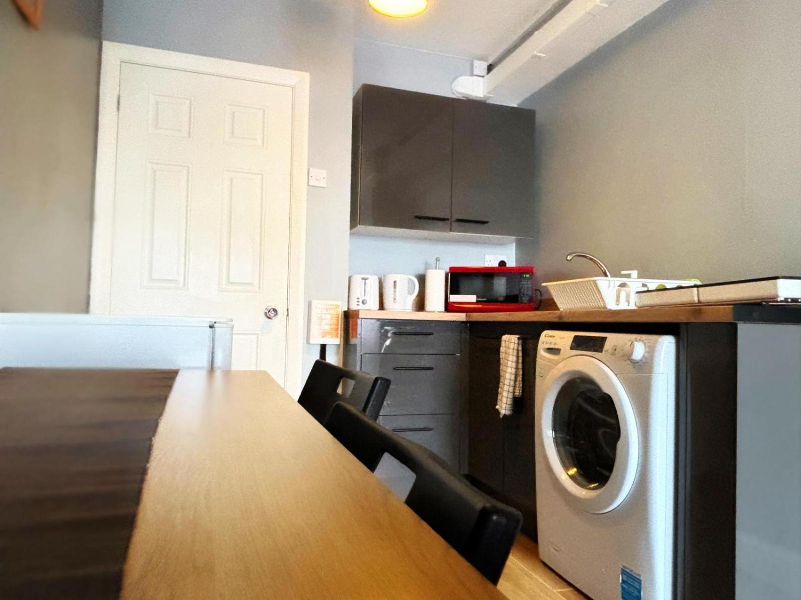 Shirley Apartments, Cozy Studio, Self Check In, 10 Min Drive To City Centre, Walking To Redbridge Train Station Southampton Eksteriør billede